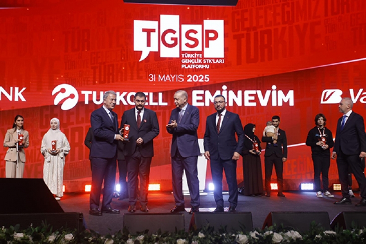 İsmail Dinçer’ e Cumhur Başkanımız’ dan Girişimcilik Ödülü